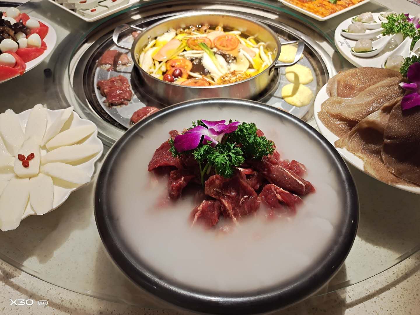 潮牛道菌汤锅